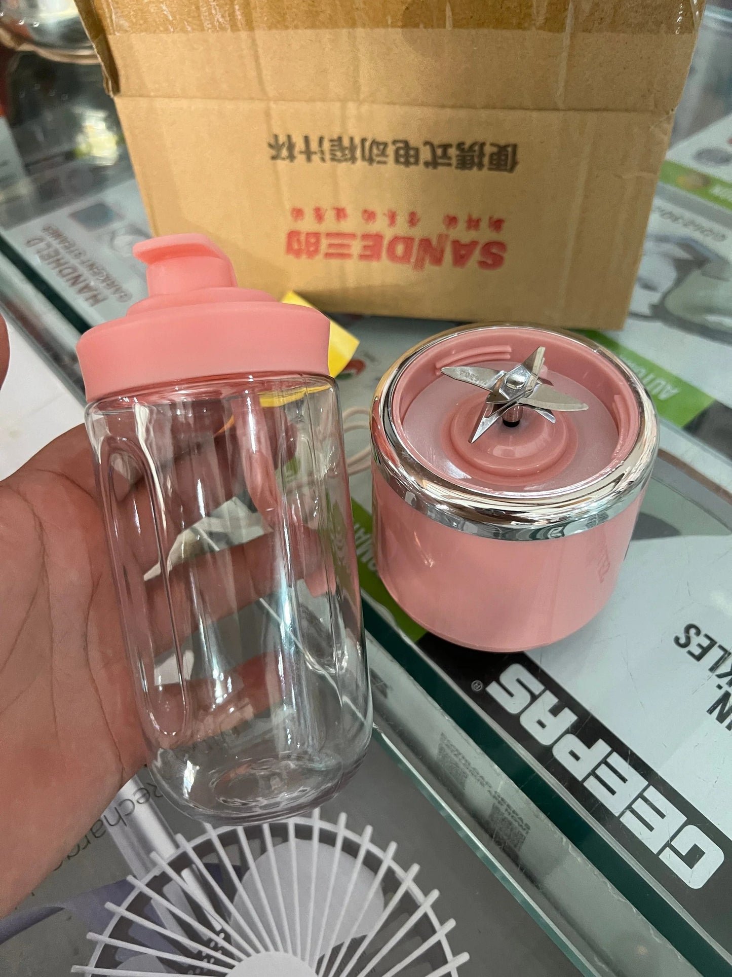 Mini Rechargeable Portable Juicer High Quality 8 Blade . Very powerful